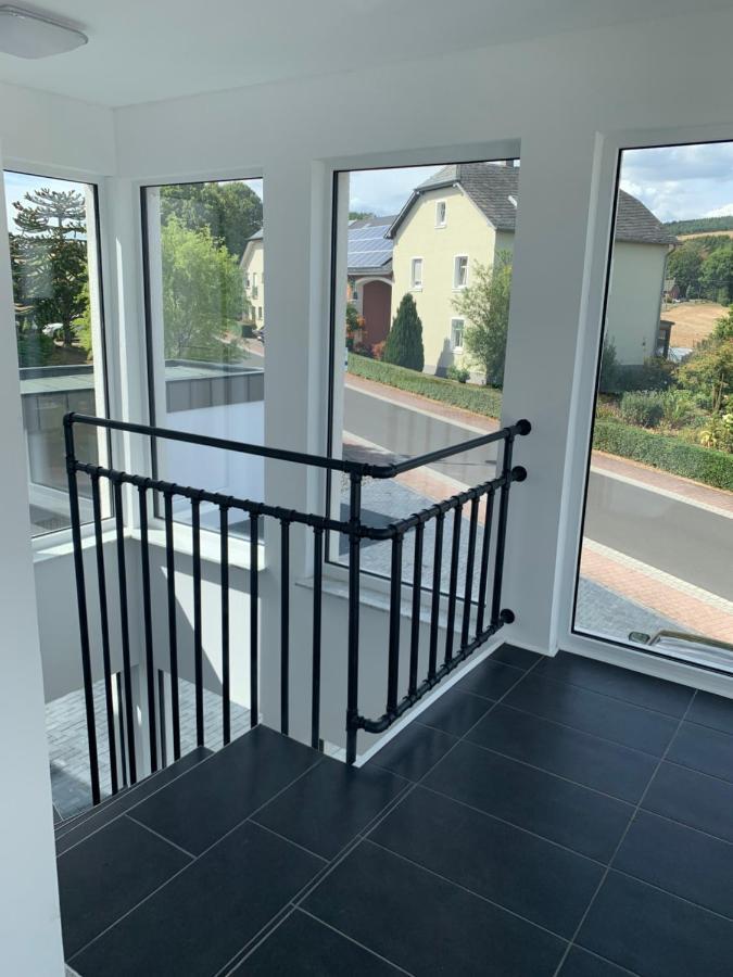 Eifel24, Neues Und Barrierefreies Appartement Mit Terrasse Schwirzheim Exterior foto